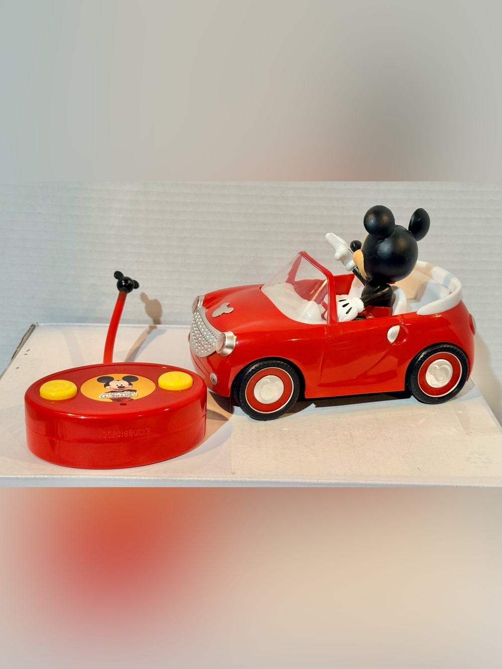 Jada Toys Disney Mickey Mouse RedRoadster RC Car ⭐️⭐️PRE-USED Good Condition⭐️⭐️ - Picture 3 of 11